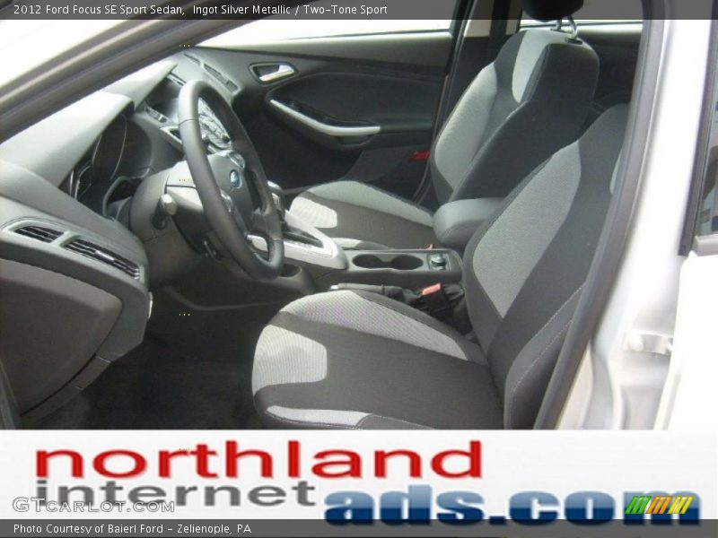 Ingot Silver Metallic / Two-Tone Sport 2012 Ford Focus SE Sport Sedan