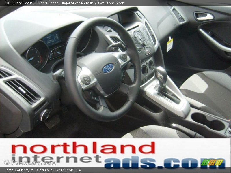 Ingot Silver Metallic / Two-Tone Sport 2012 Ford Focus SE Sport Sedan
