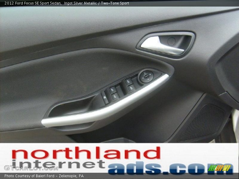 Ingot Silver Metallic / Two-Tone Sport 2012 Ford Focus SE Sport Sedan