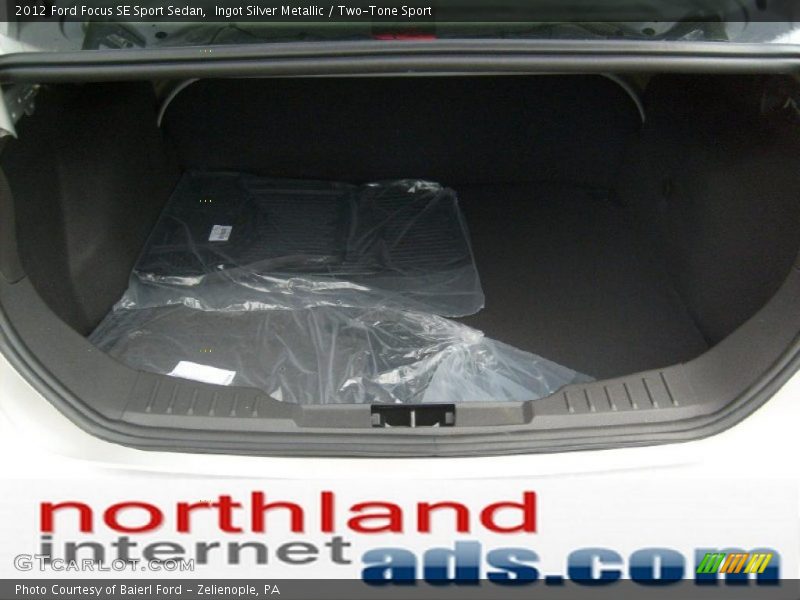 Ingot Silver Metallic / Two-Tone Sport 2012 Ford Focus SE Sport Sedan