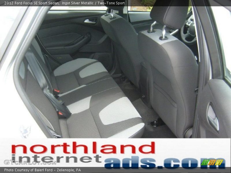 Ingot Silver Metallic / Two-Tone Sport 2012 Ford Focus SE Sport Sedan
