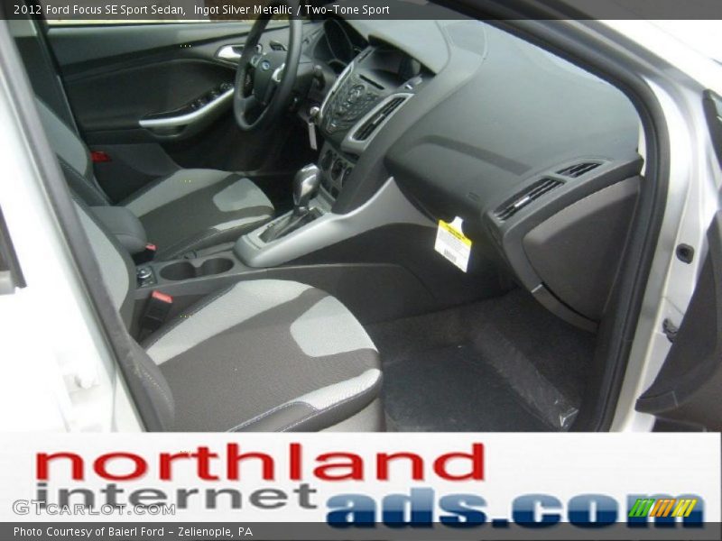 Ingot Silver Metallic / Two-Tone Sport 2012 Ford Focus SE Sport Sedan