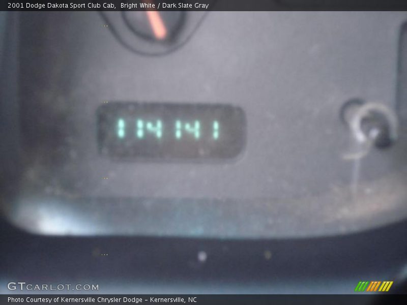 Bright White / Dark Slate Gray 2001 Dodge Dakota Sport Club Cab