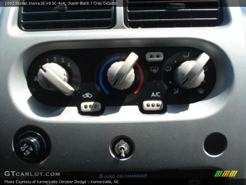 Super Black / Gray Celadon 2002 Nissan Xterra SE V6 SC 4x4