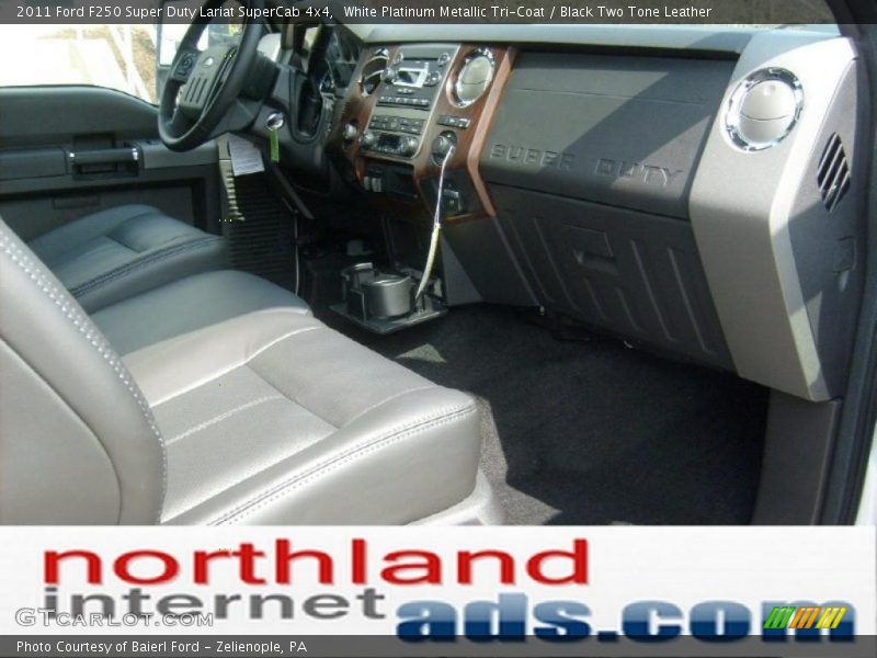 White Platinum Metallic Tri-Coat / Black Two Tone Leather 2011 Ford F250 Super Duty Lariat SuperCab 4x4
