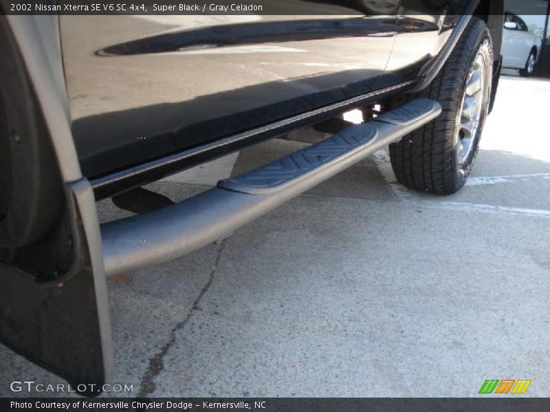 Super Black / Gray Celadon 2002 Nissan Xterra SE V6 SC 4x4