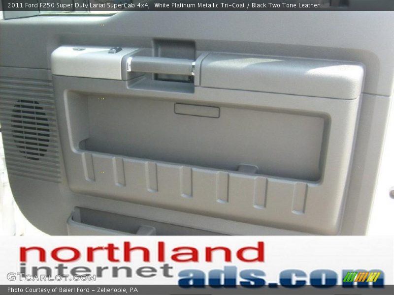 White Platinum Metallic Tri-Coat / Black Two Tone Leather 2011 Ford F250 Super Duty Lariat SuperCab 4x4