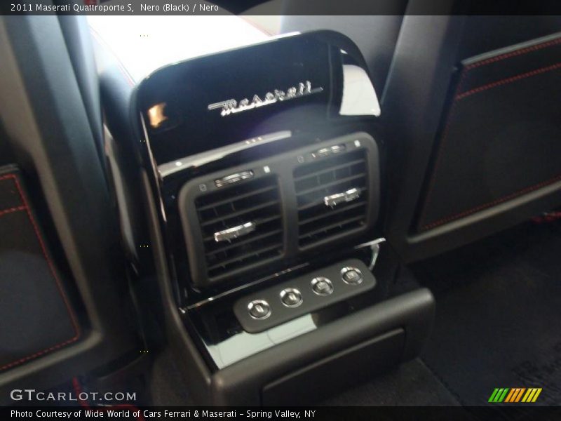 Nero (Black) / Nero 2011 Maserati Quattroporte S