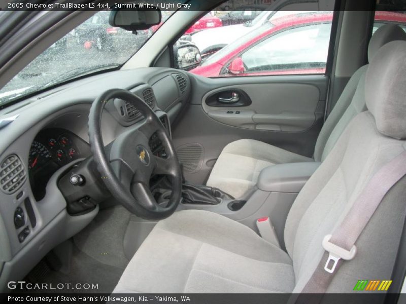 Summit White / Light Gray 2005 Chevrolet TrailBlazer LS 4x4