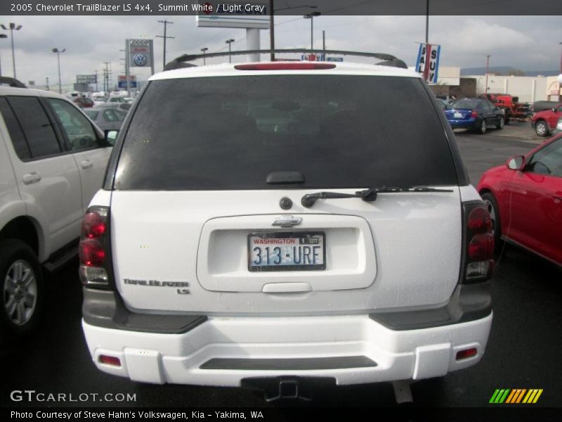 Summit White / Light Gray 2005 Chevrolet TrailBlazer LS 4x4