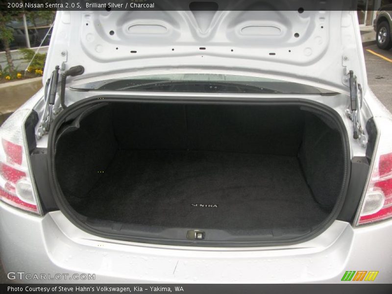 Brilliant Silver / Charcoal 2009 Nissan Sentra 2.0 S