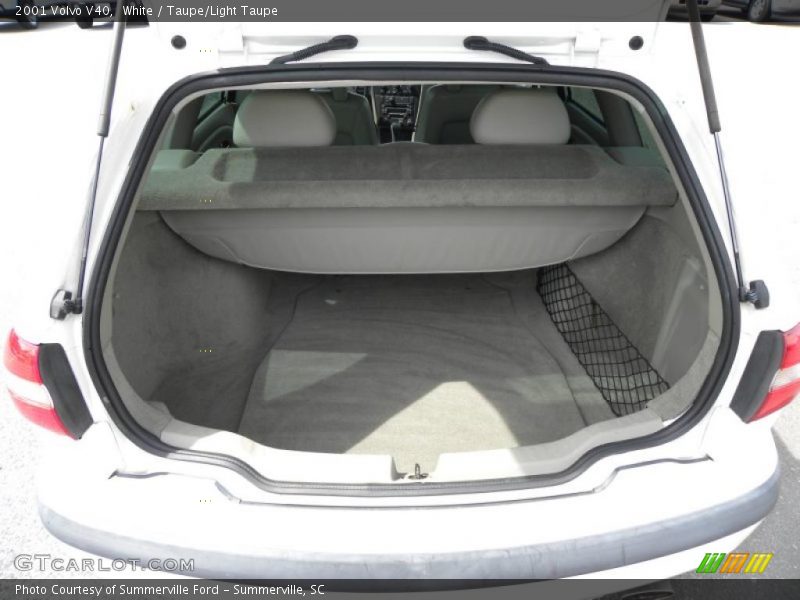 White / Taupe/Light Taupe 2001 Volvo V40