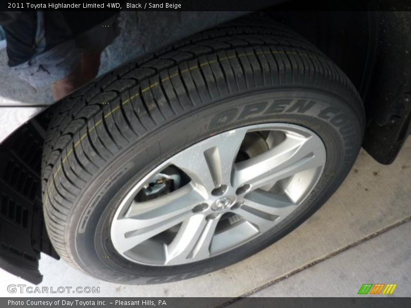 Black / Sand Beige 2011 Toyota Highlander Limited 4WD