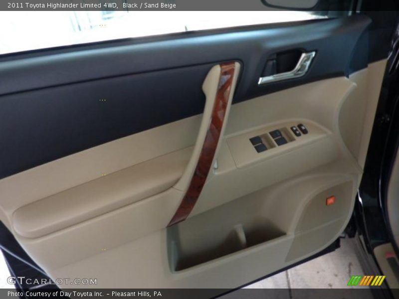 Black / Sand Beige 2011 Toyota Highlander Limited 4WD