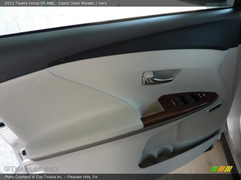 Classic Silver Metallic / Ivory 2011 Toyota Venza V6 AWD