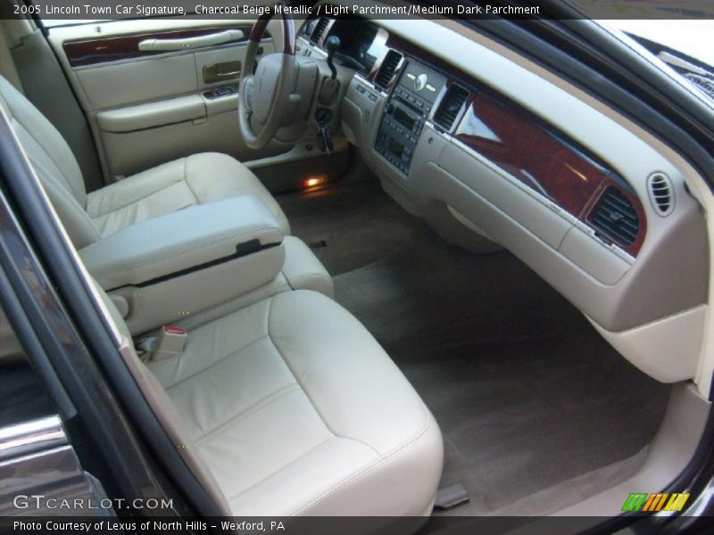 Charcoal Beige Metallic / Light Parchment/Medium Dark Parchment 2005 Lincoln Town Car Signature