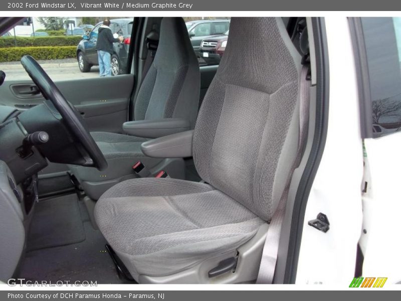 Vibrant White / Medium Graphite Grey 2002 Ford Windstar LX