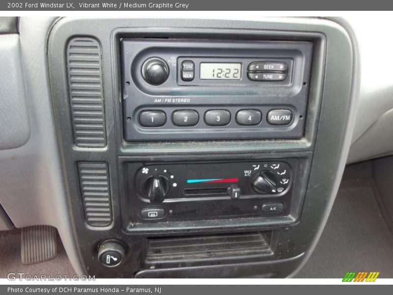 Vibrant White / Medium Graphite Grey 2002 Ford Windstar LX