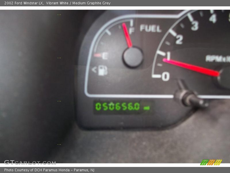 Vibrant White / Medium Graphite Grey 2002 Ford Windstar LX