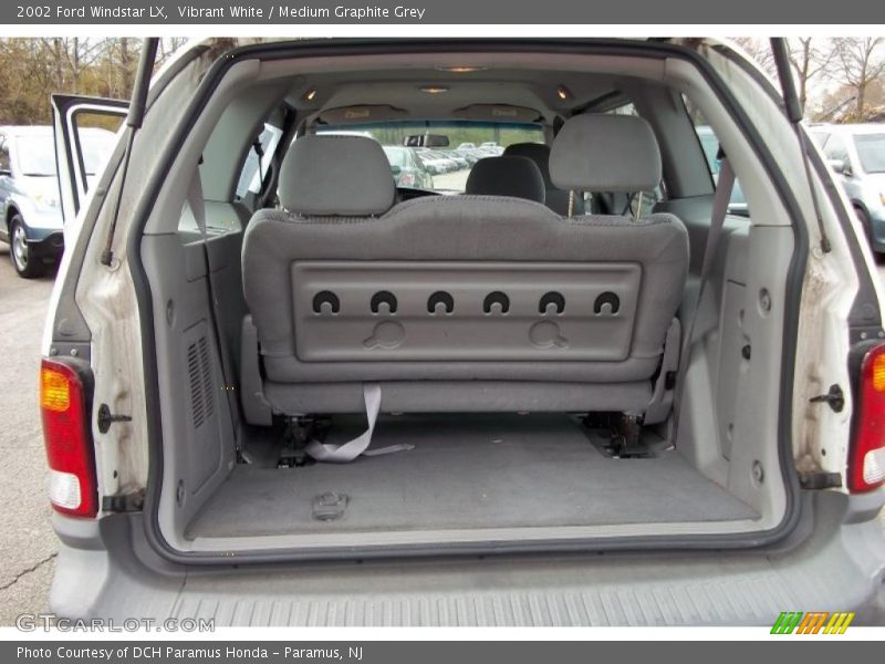 Vibrant White / Medium Graphite Grey 2002 Ford Windstar LX