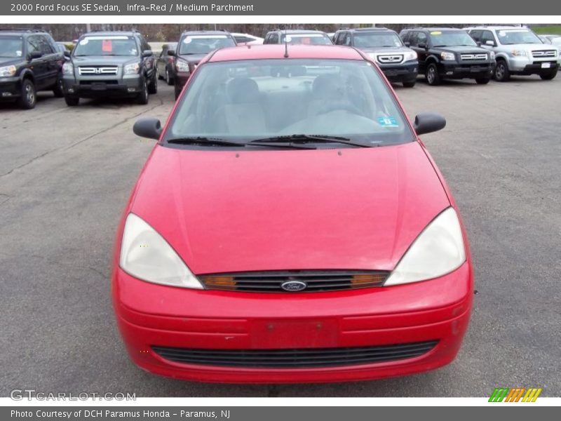 Infra-Red / Medium Parchment 2000 Ford Focus SE Sedan
