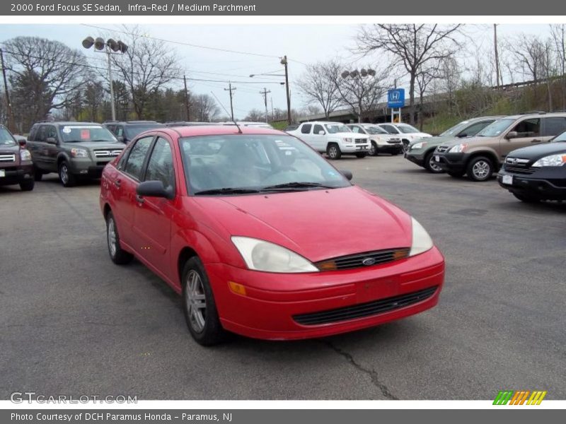 Infra-Red / Medium Parchment 2000 Ford Focus SE Sedan