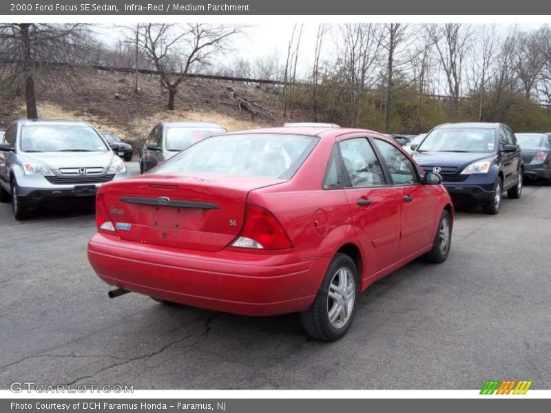 Infra-Red / Medium Parchment 2000 Ford Focus SE Sedan