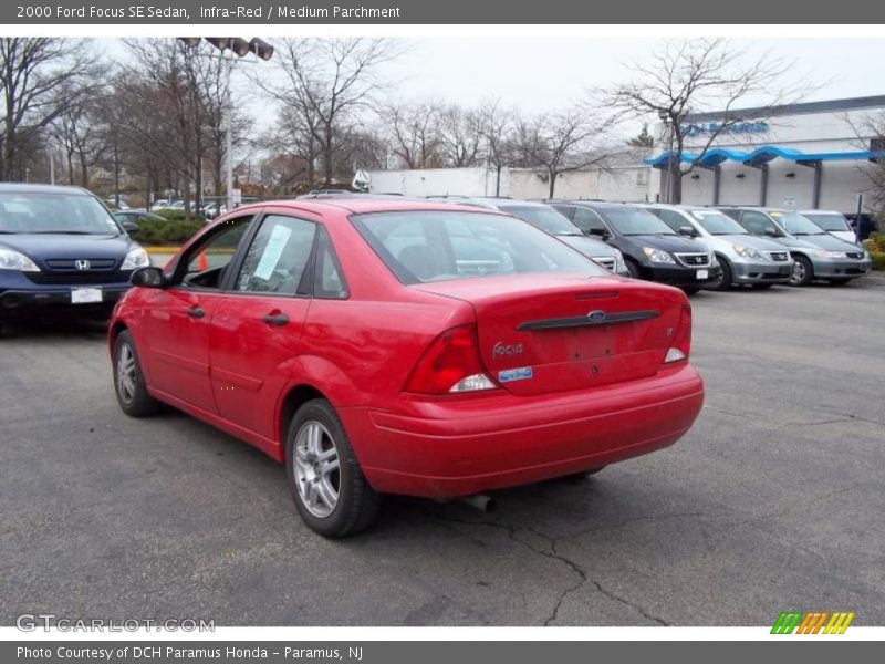 Infra-Red / Medium Parchment 2000 Ford Focus SE Sedan