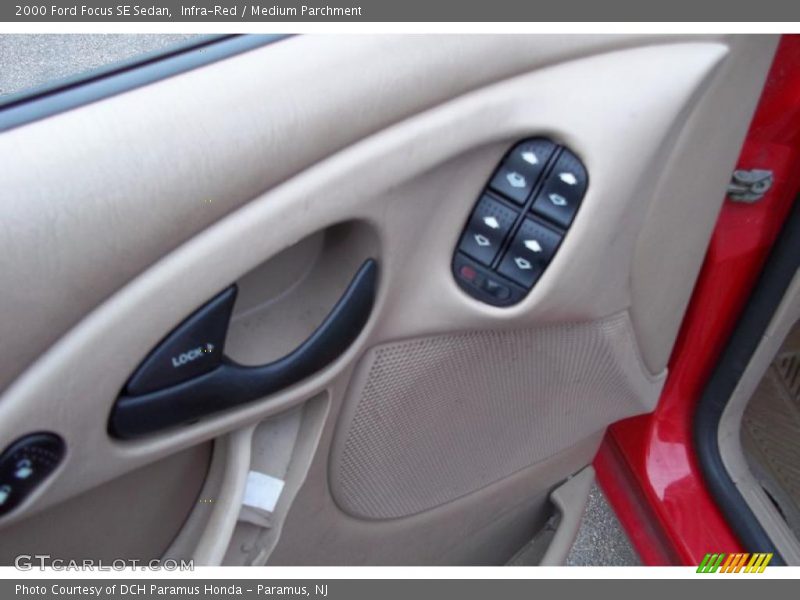 Infra-Red / Medium Parchment 2000 Ford Focus SE Sedan