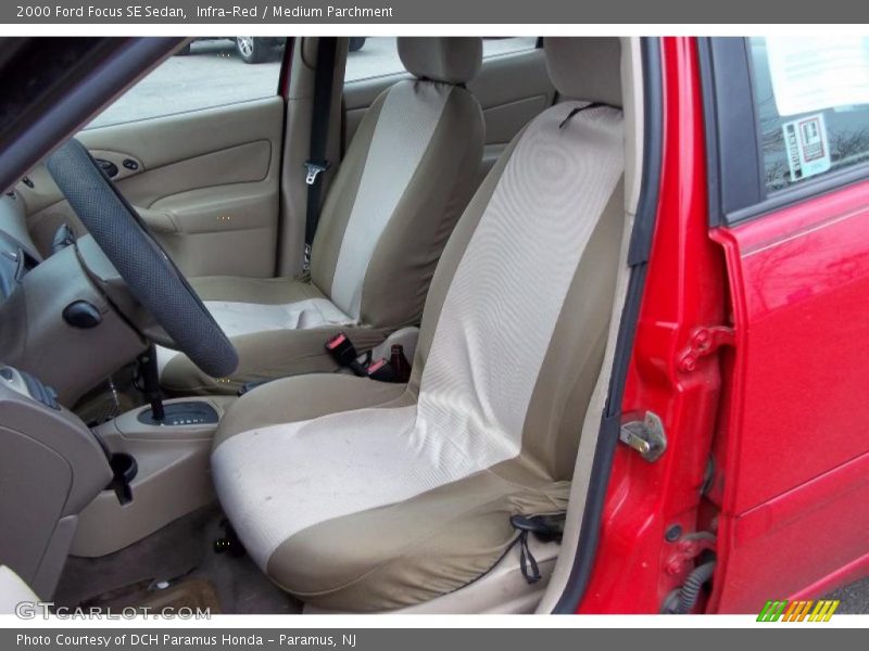 Infra-Red / Medium Parchment 2000 Ford Focus SE Sedan
