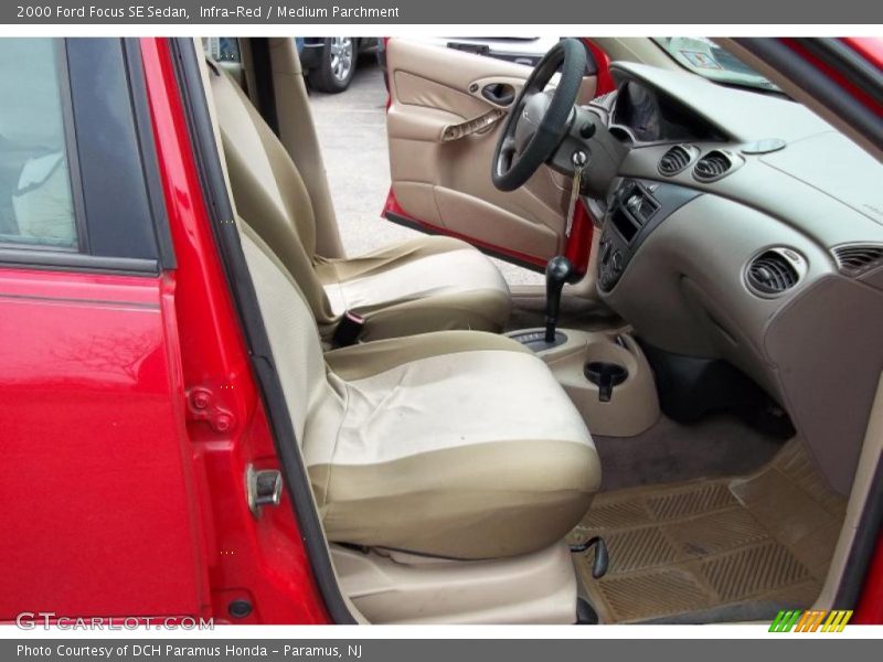Infra-Red / Medium Parchment 2000 Ford Focus SE Sedan