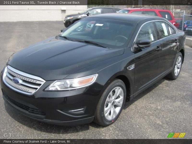 Tuxedo Black / Charcoal Black 2011 Ford Taurus SEL