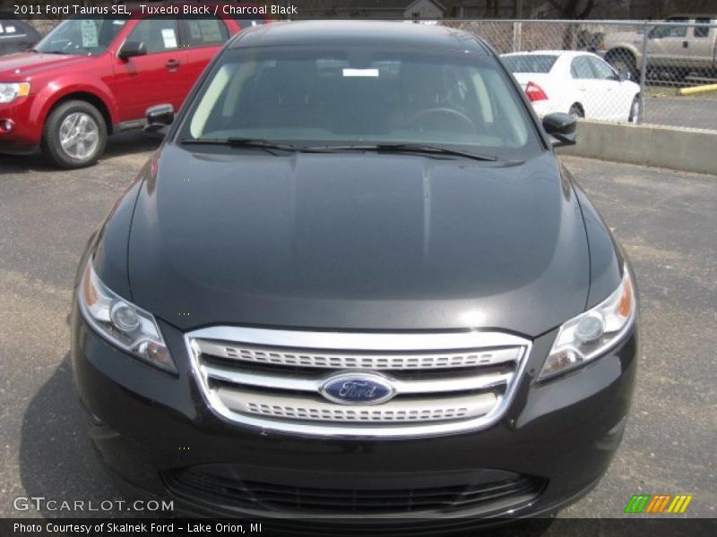 Tuxedo Black / Charcoal Black 2011 Ford Taurus SEL