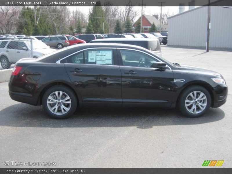 Tuxedo Black / Charcoal Black 2011 Ford Taurus SEL