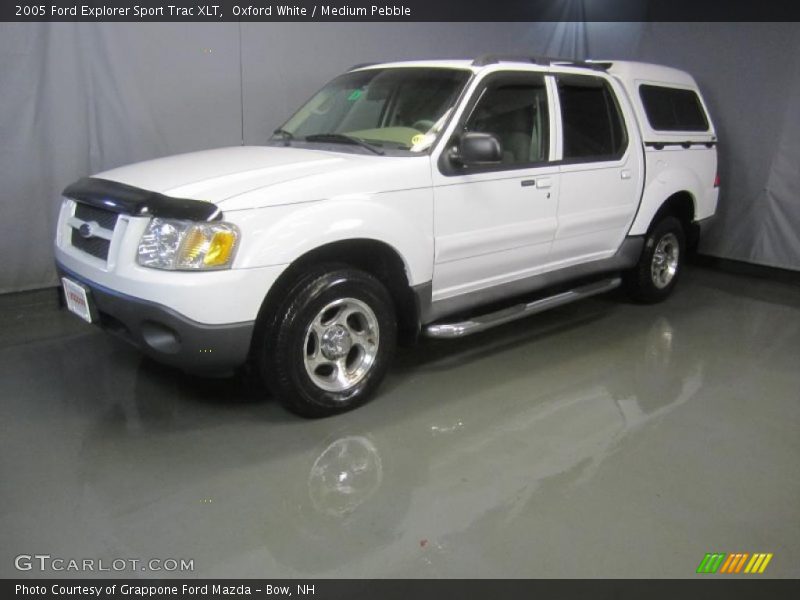 Oxford White / Medium Pebble 2005 Ford Explorer Sport Trac XLT