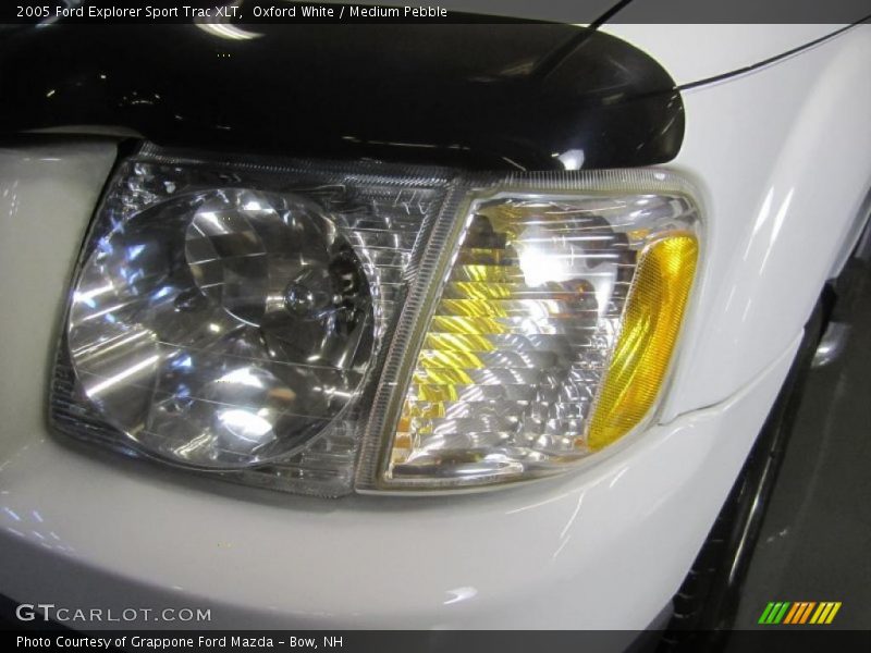 Oxford White / Medium Pebble 2005 Ford Explorer Sport Trac XLT