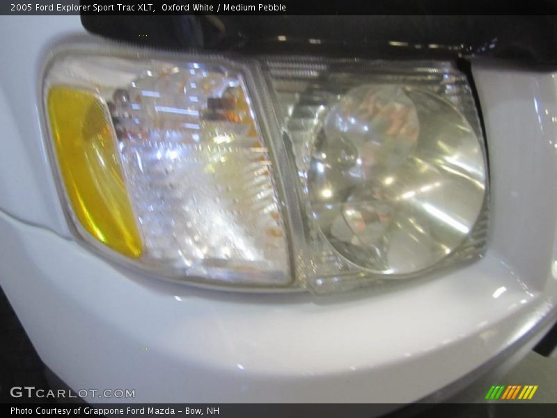 Oxford White / Medium Pebble 2005 Ford Explorer Sport Trac XLT