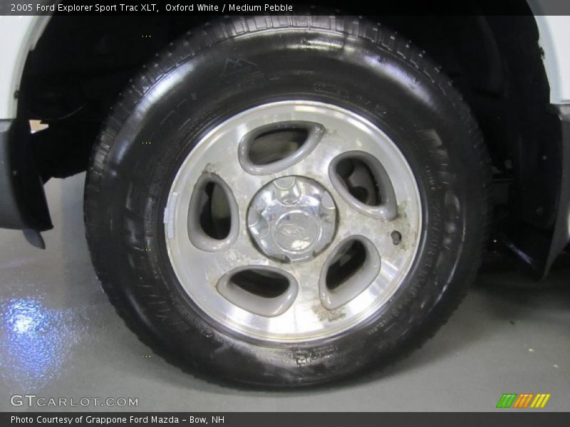 Oxford White / Medium Pebble 2005 Ford Explorer Sport Trac XLT