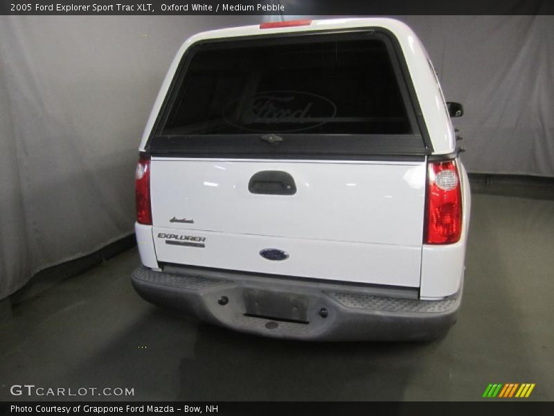 Oxford White / Medium Pebble 2005 Ford Explorer Sport Trac XLT
