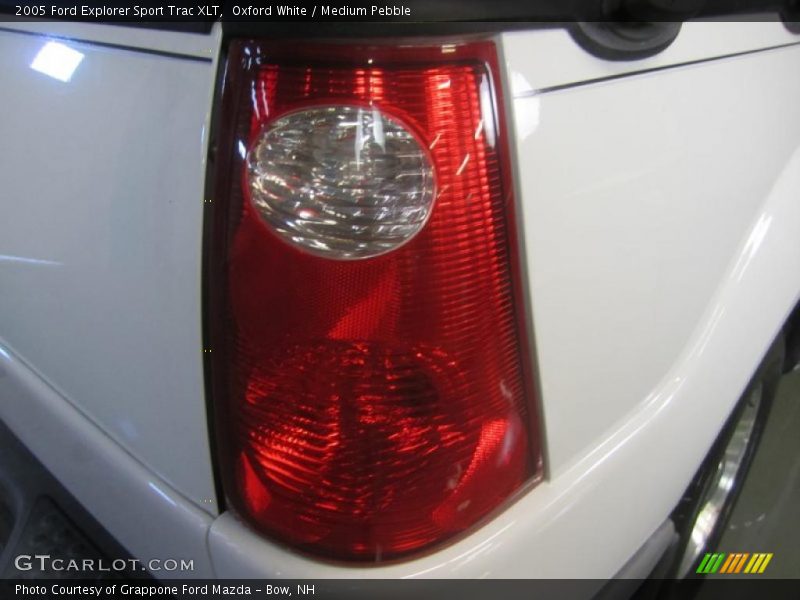 Oxford White / Medium Pebble 2005 Ford Explorer Sport Trac XLT