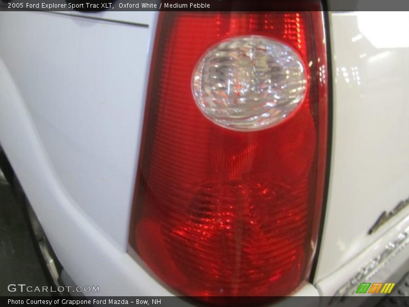 Oxford White / Medium Pebble 2005 Ford Explorer Sport Trac XLT