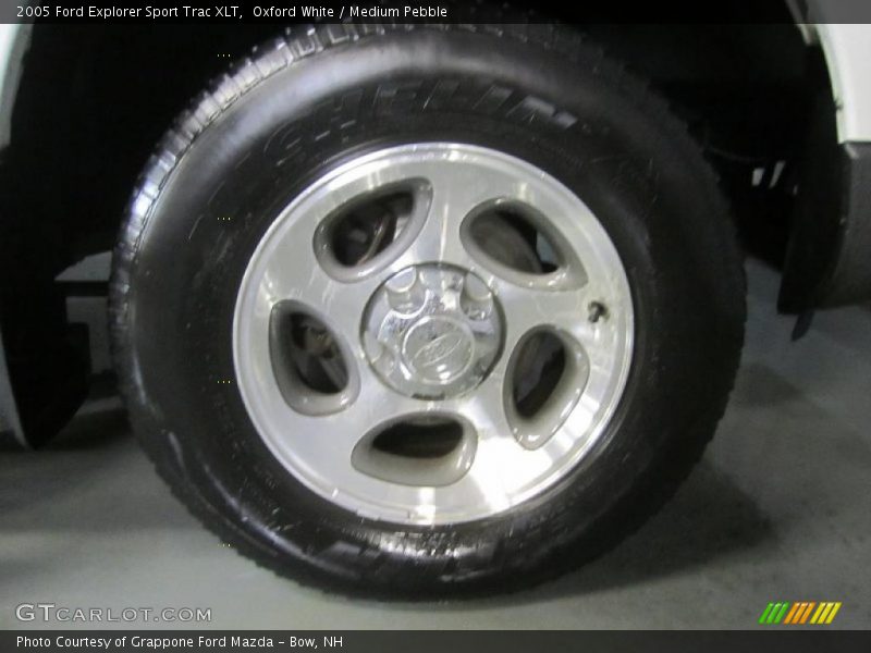 Oxford White / Medium Pebble 2005 Ford Explorer Sport Trac XLT