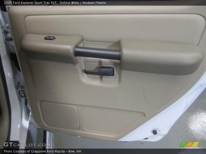 Oxford White / Medium Pebble 2005 Ford Explorer Sport Trac XLT
