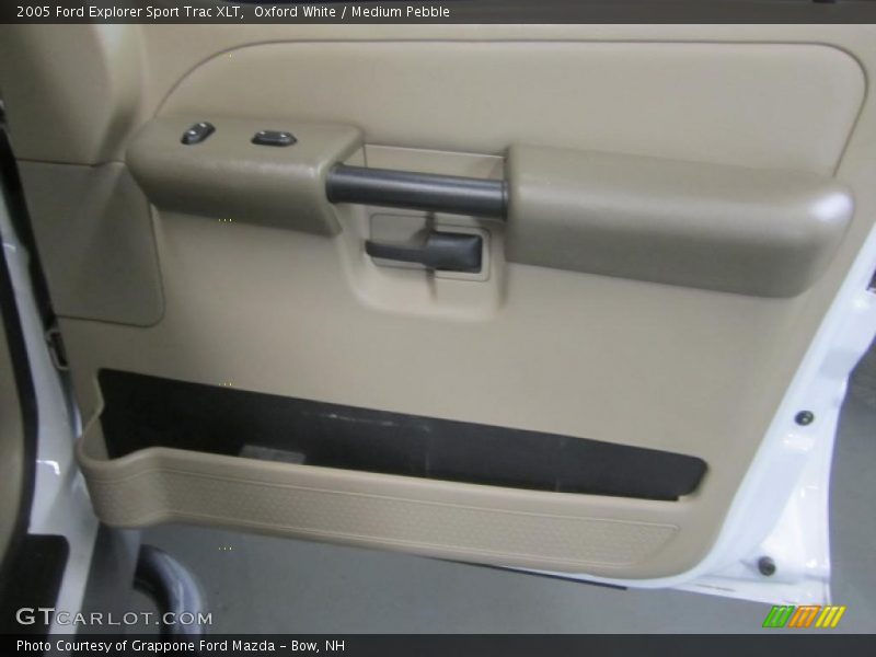 Oxford White / Medium Pebble 2005 Ford Explorer Sport Trac XLT
