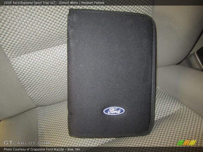 Oxford White / Medium Pebble 2005 Ford Explorer Sport Trac XLT