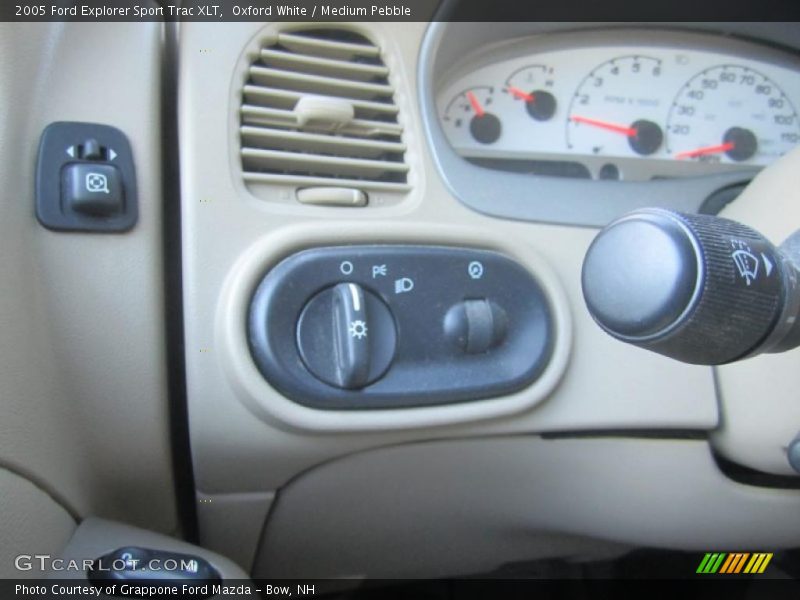 Oxford White / Medium Pebble 2005 Ford Explorer Sport Trac XLT