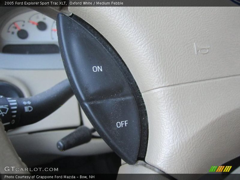 Oxford White / Medium Pebble 2005 Ford Explorer Sport Trac XLT