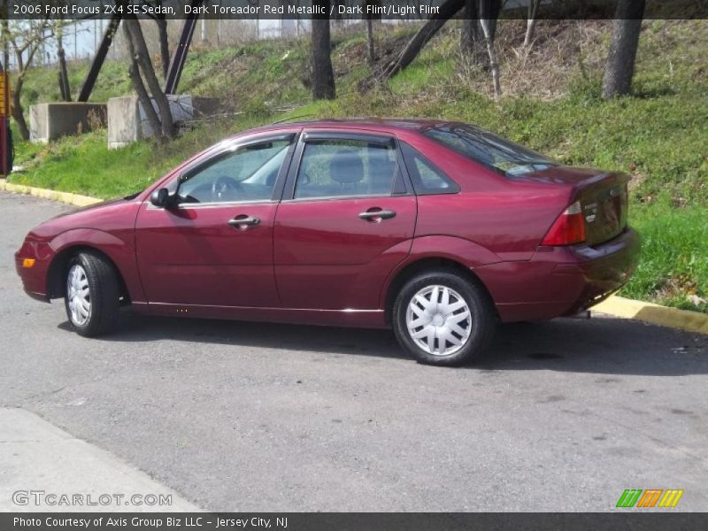 Dark Toreador Red Metallic / Dark Flint/Light Flint 2006 Ford Focus ZX4 SE Sedan