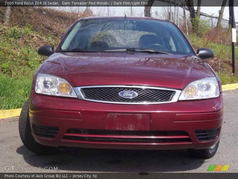 Dark Toreador Red Metallic / Dark Flint/Light Flint 2006 Ford Focus ZX4 SE Sedan
