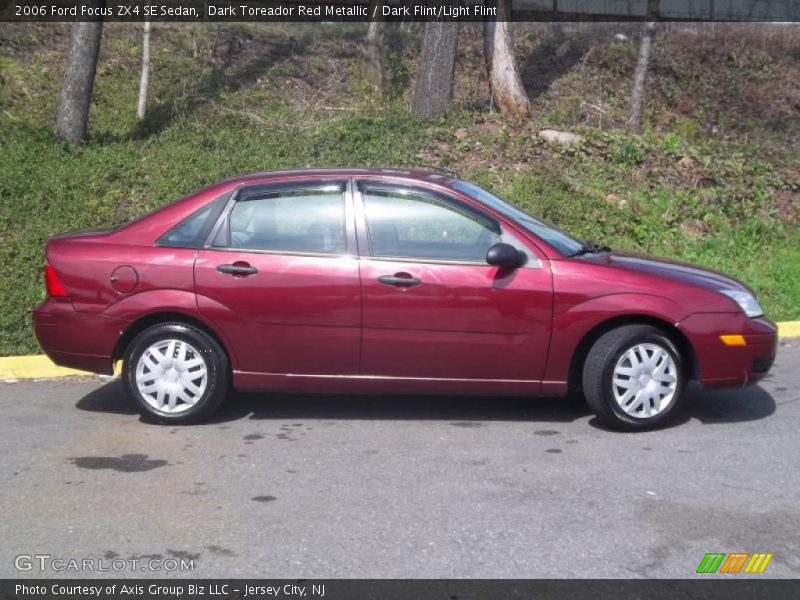 Dark Toreador Red Metallic / Dark Flint/Light Flint 2006 Ford Focus ZX4 SE Sedan